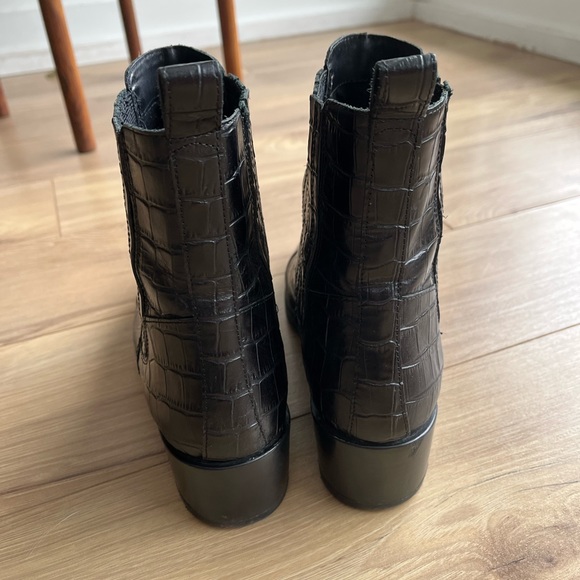 SOLD Vagabond Marja Croc Embossed Bootie - Picture 2 of 7